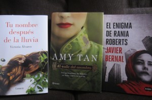  El enigma de Rania Roberts de Javier Bernal El valle del asombro de Amy Tan Tu nombre después de la lluvia de Victoria Álvarez 